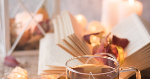 Escena de bienestar con té e infusión, asociada a una rutina de calma